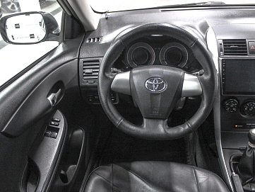 Toyota Corolla, 2012г, передний привод, механика