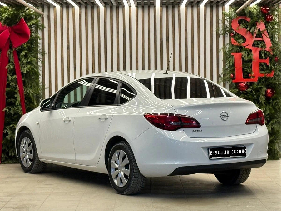 Opel Astra, 2013г., передний привод, механика