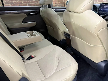 Toyota Highlander, 2025г, полный привод, автомат