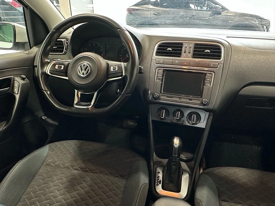 Volkswagen Polo, 2020г., передний привод, автомат