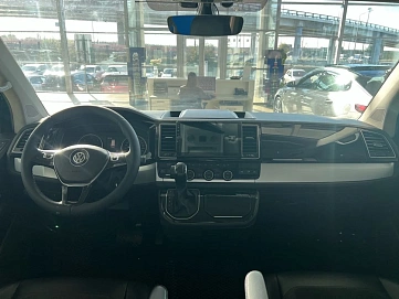 Volkswagen Multivan, 2017г, передний привод, робот