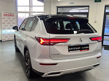 Mitsubishi Outlander, 2023г, передний привод, вариатор