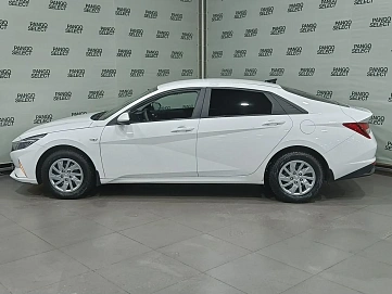 Hyundai Elantra, 2022г, передний привод, механика