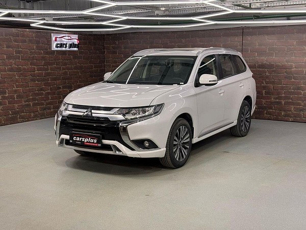 Mitsubishi Outlander, 2022г., передний привод, вариатор