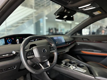 Changan UNI-V, 2023г, передний привод, робот