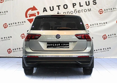 Volkswagen Tiguan, 2021г, передний привод, робот