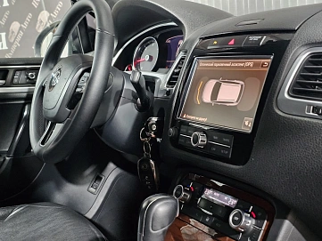 Volkswagen Touareg, 2011г, полный привод, автомат