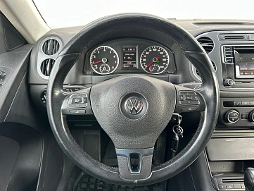 Volkswagen Tiguan, 2015г., полный привод, автомат
