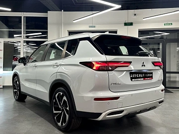 Mitsubishi Outlander, 2023г, передний привод, вариатор