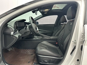 Hyundai Elantra, 2022г, передний привод, вариатор