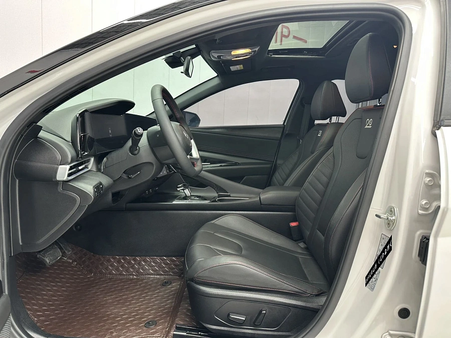 Hyundai Elantra, 2022г., передний привод, вариатор