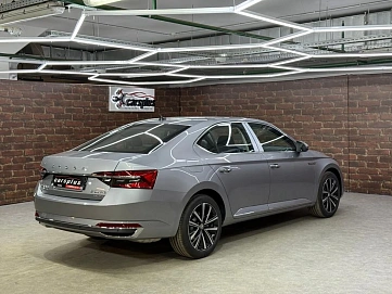 Skoda Superb, 2025г, передний привод, робот