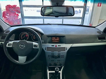 Opel Astra, 2010г, передний привод, механика