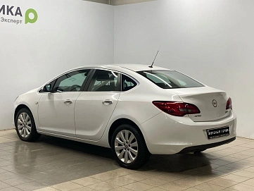Opel Astra, 2013г, передний привод, автомат