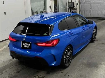 BMW 1 серии, 2021г, передний привод, робот