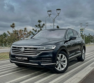 Volkswagen Touareg, 2020г, полный привод, автомат