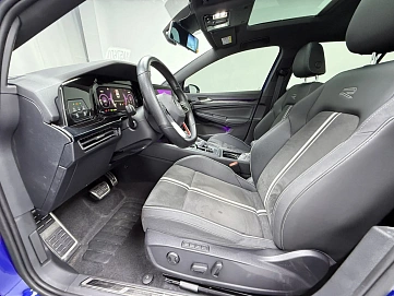 Volkswagen Golf, 2021г, передний привод, робот