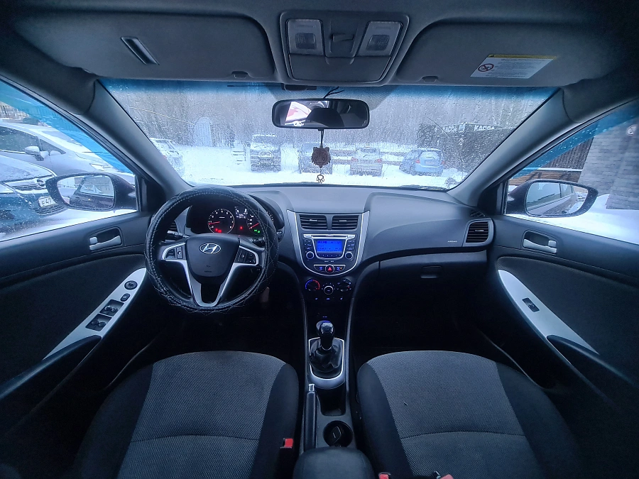 Hyundai Solaris, 2012г., передний привод, механика