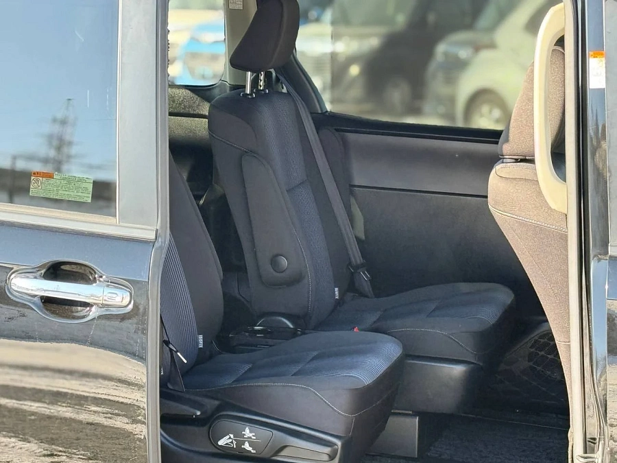 Toyota Voxy, 2017г., передний привод, вариатор