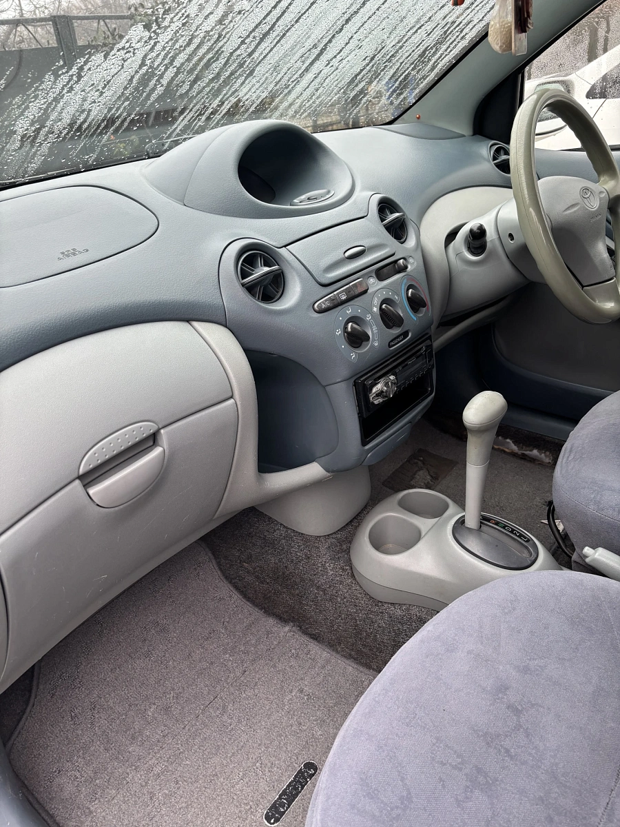 Toyota Vitz, 2001г., передний привод, автомат
