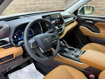 Toyota Highlander, 2025г, полный привод, автомат