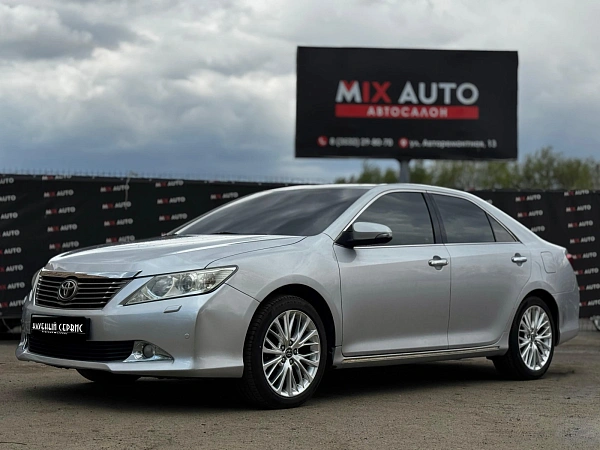 Toyota Camry, 2012г., передний привод, автомат