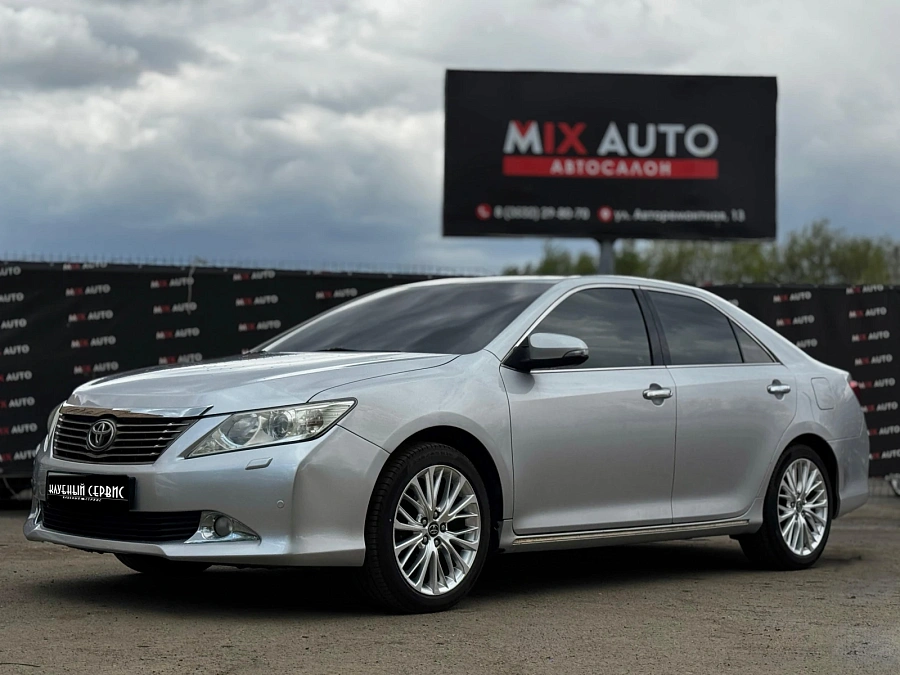 Toyota Camry, 2012г., передний привод, автомат