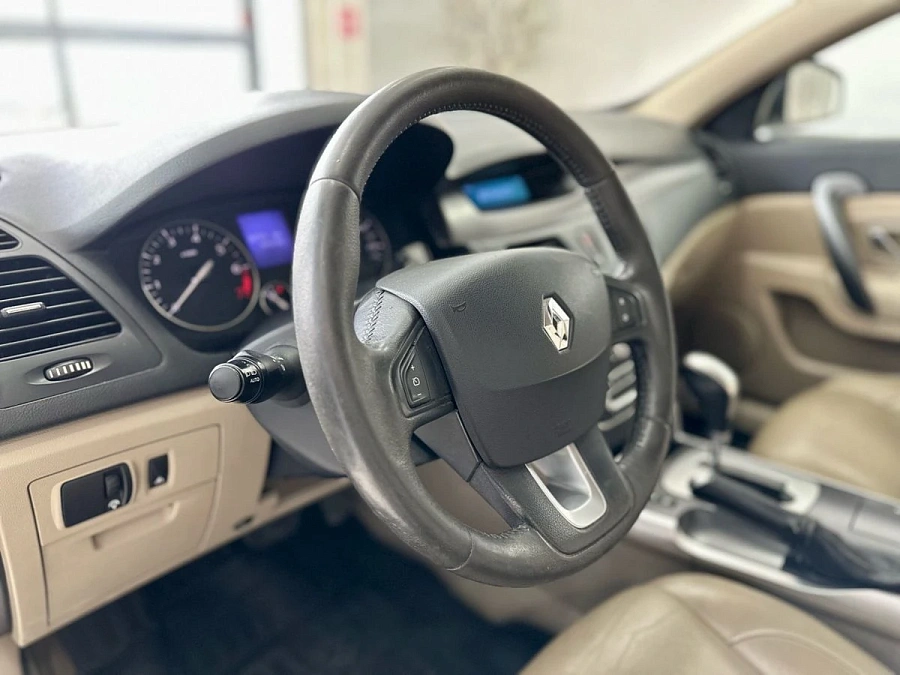 Renault Latitude, 2010г., передний привод, вариатор