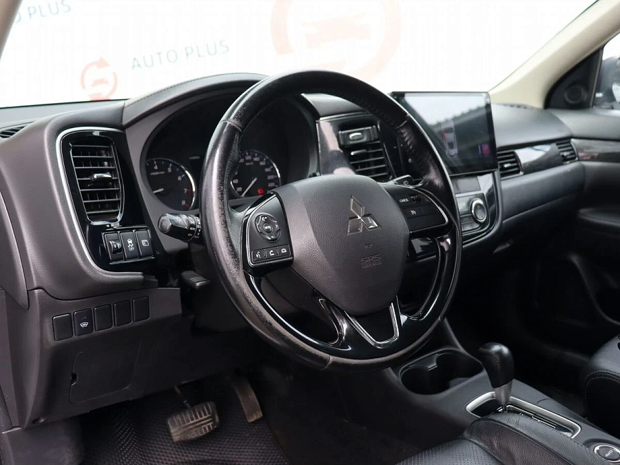 Mitsubishi Outlander, 2015г., полный привод, вариатор