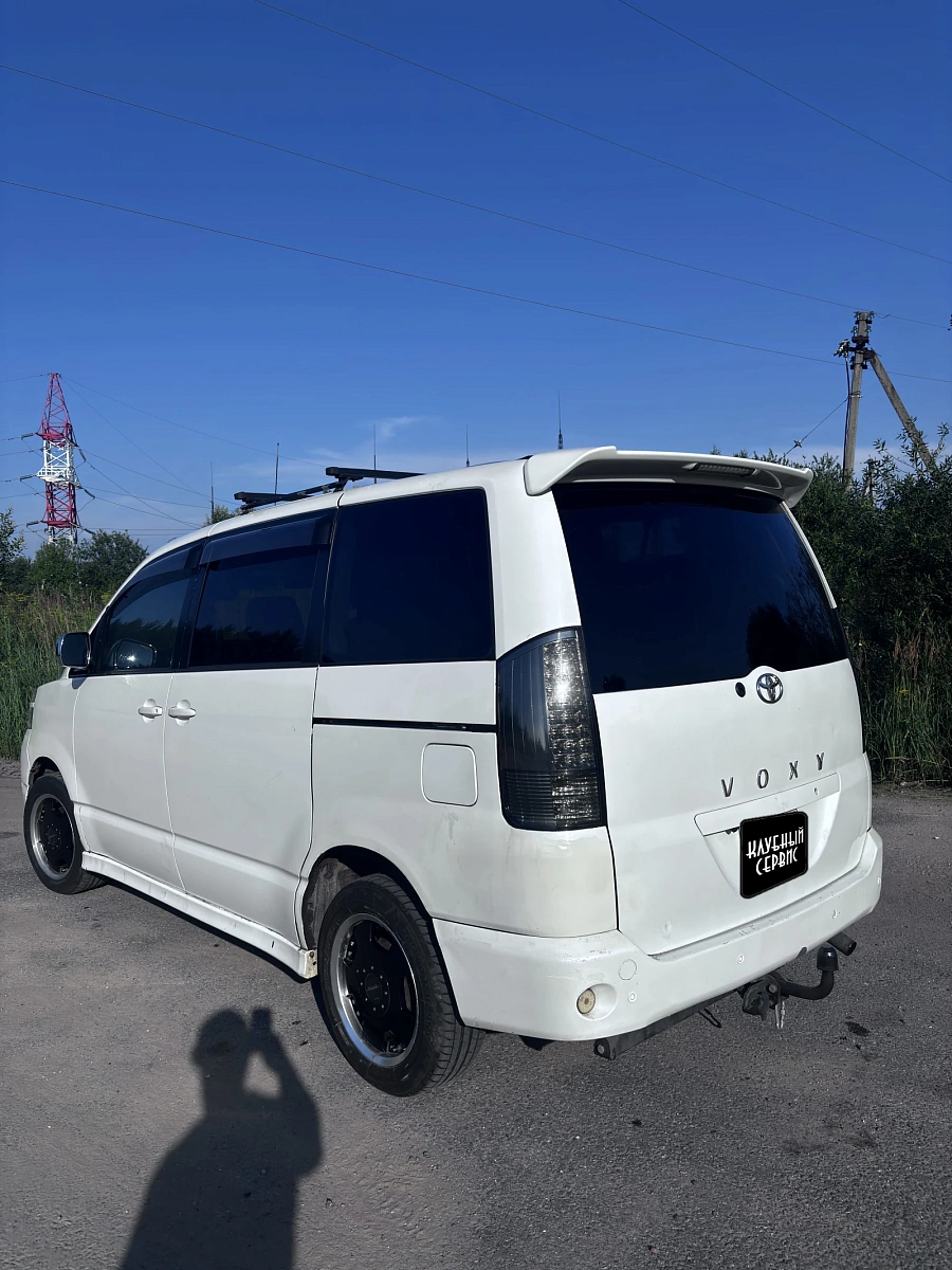 Toyota Voxy, 2002г., полный привод, автомат
