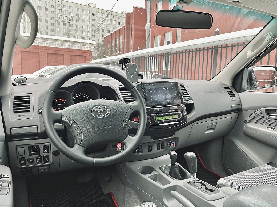 Toyota Hilux, 2010г., полный привод, автомат