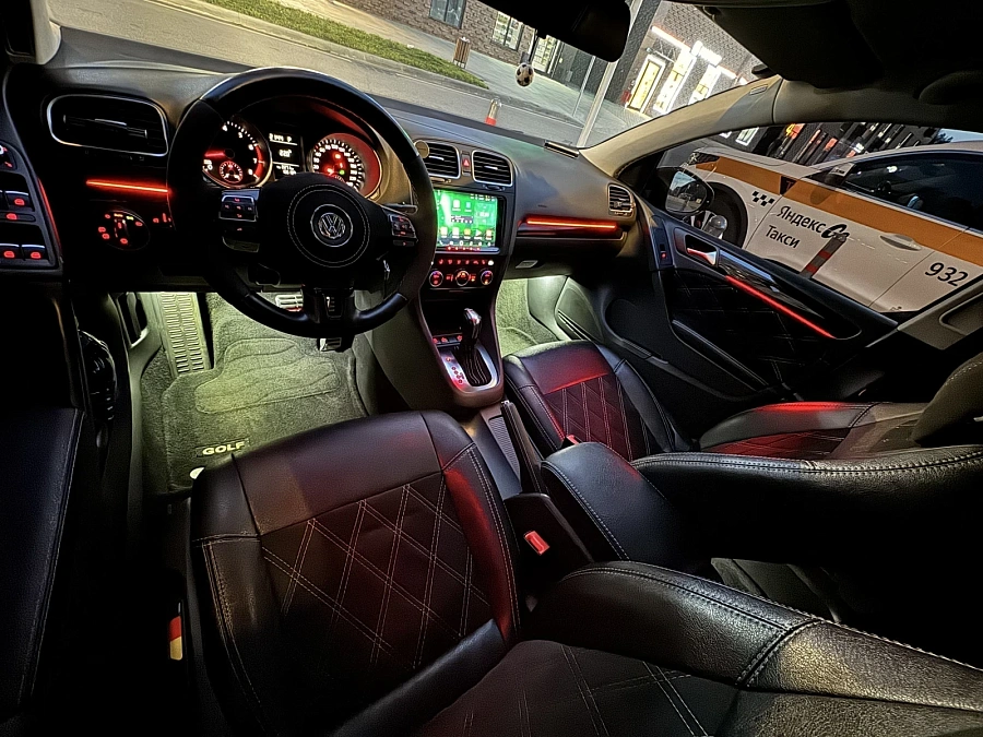 Volkswagen Golf, 2011г., передний привод, робот