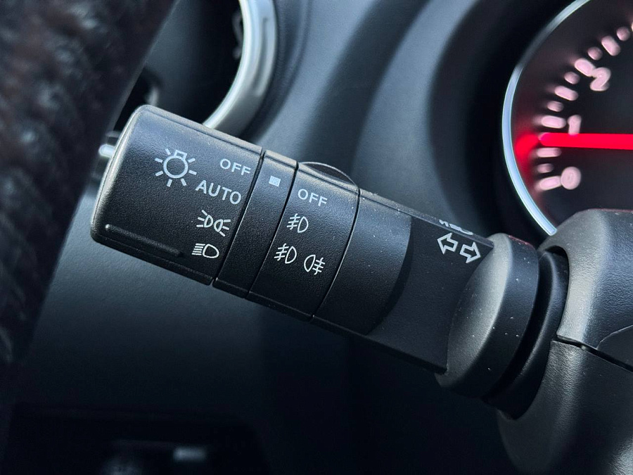 Nissan Qashqai, 2012г., передний привод, вариатор