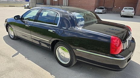 Lincoln Town Car, 2006г, задний привод, автомат