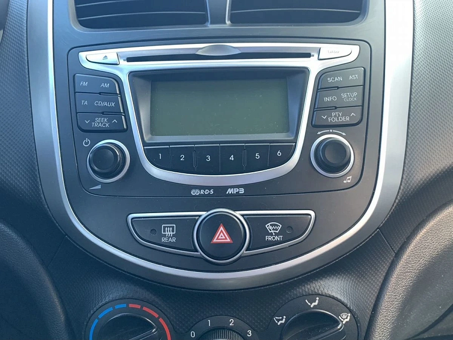 Hyundai Solaris, 2013г., передний привод, механика