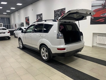 Mitsubishi Outlander, 2010г, передний привод, вариатор