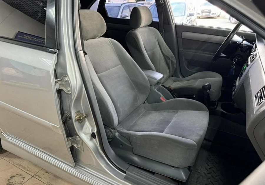 Chevrolet Lacetti, 2006г., передний привод, механика
