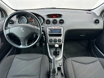 Peugeot 308, 2011г, передний привод, механика