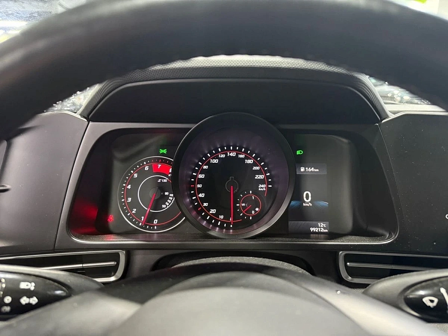 Hyundai Elantra, 2021г., передний привод, автомат