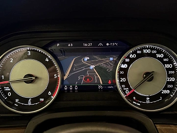 Volkswagen Touareg, 2021г, полный привод, автомат