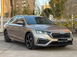 Skoda Octavia, 2021г, передний привод, робот