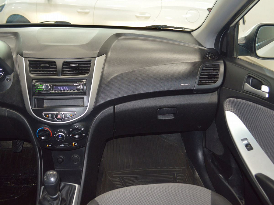 Hyundai Solaris, 2012г., передний привод, механика