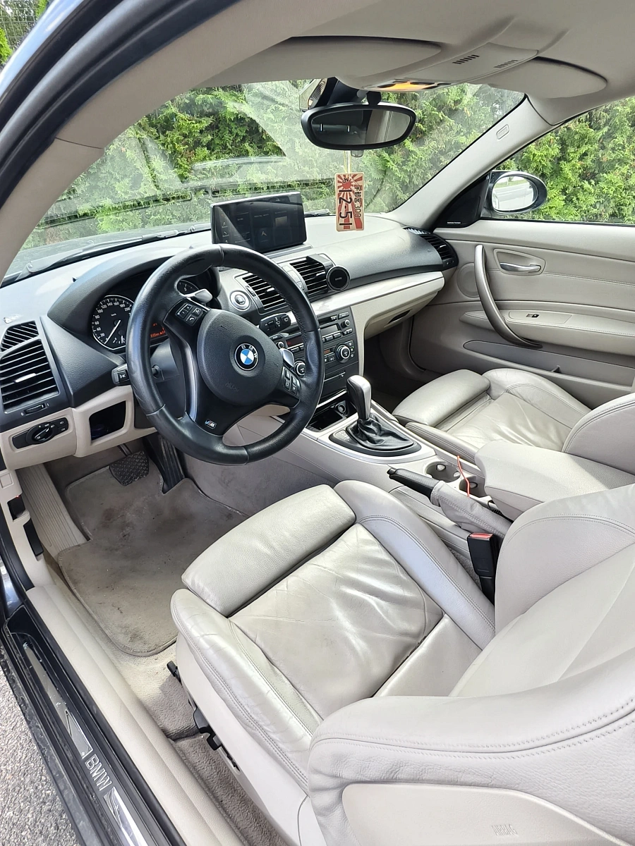 BMW 1 серии, 2008г., задний привод, автомат