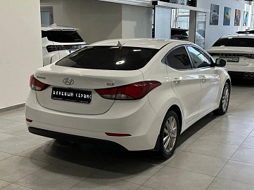 Hyundai Elantra, 2015г, передний привод, автомат