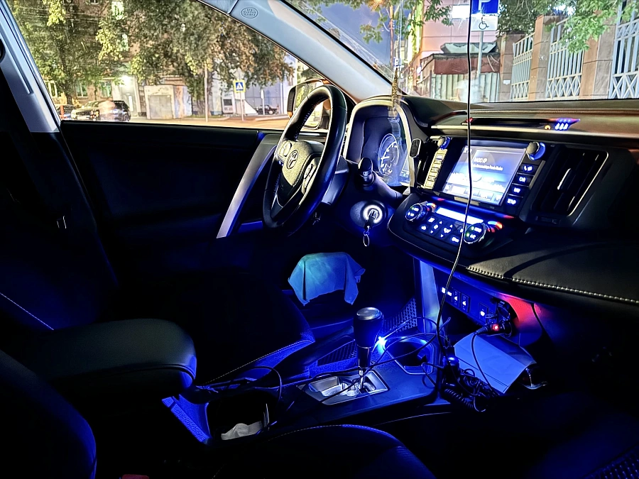 Toyota RAV4, 2017г., полный привод, вариатор