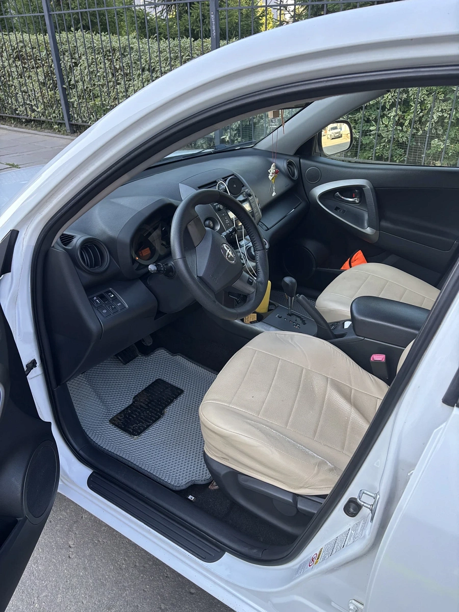 Toyota RAV4, 2012г., полный привод, вариатор