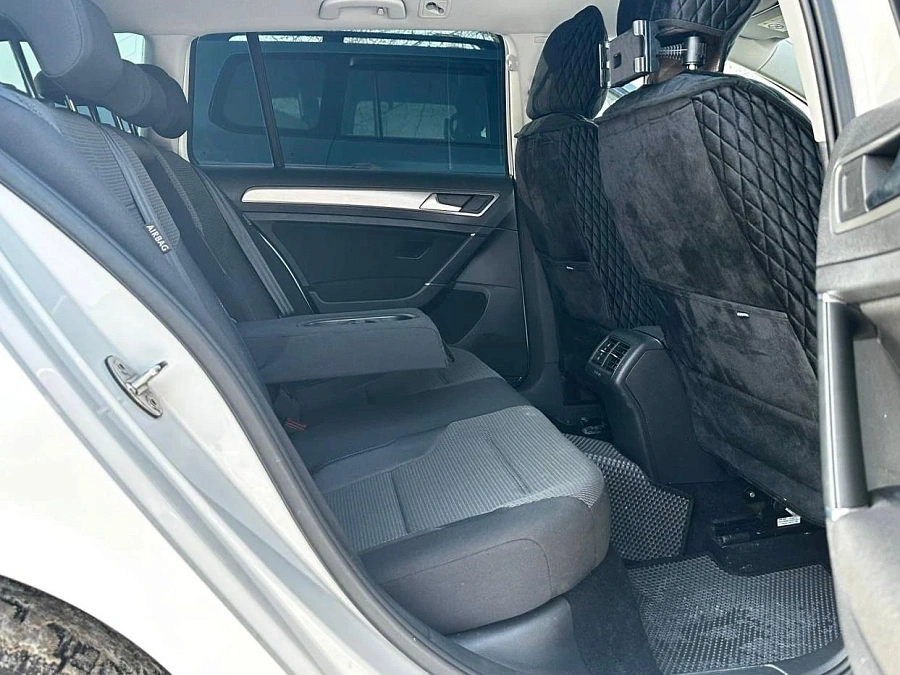 Volkswagen Golf, 2013г., передний привод, робот