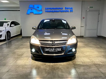 Opel Astra, 2010г, передний привод, автомат