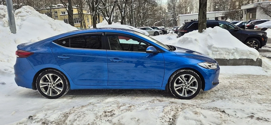 Hyundai Elantra, 2016г., передний привод, автомат