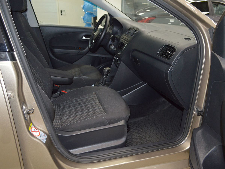 Volkswagen Polo, 2017г., передний привод, автомат
